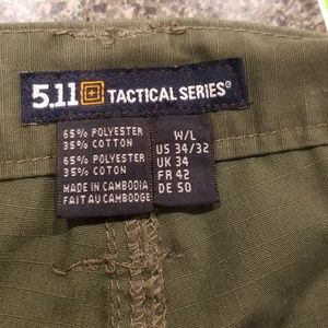 Men's army green tactical pants. Size 34x32